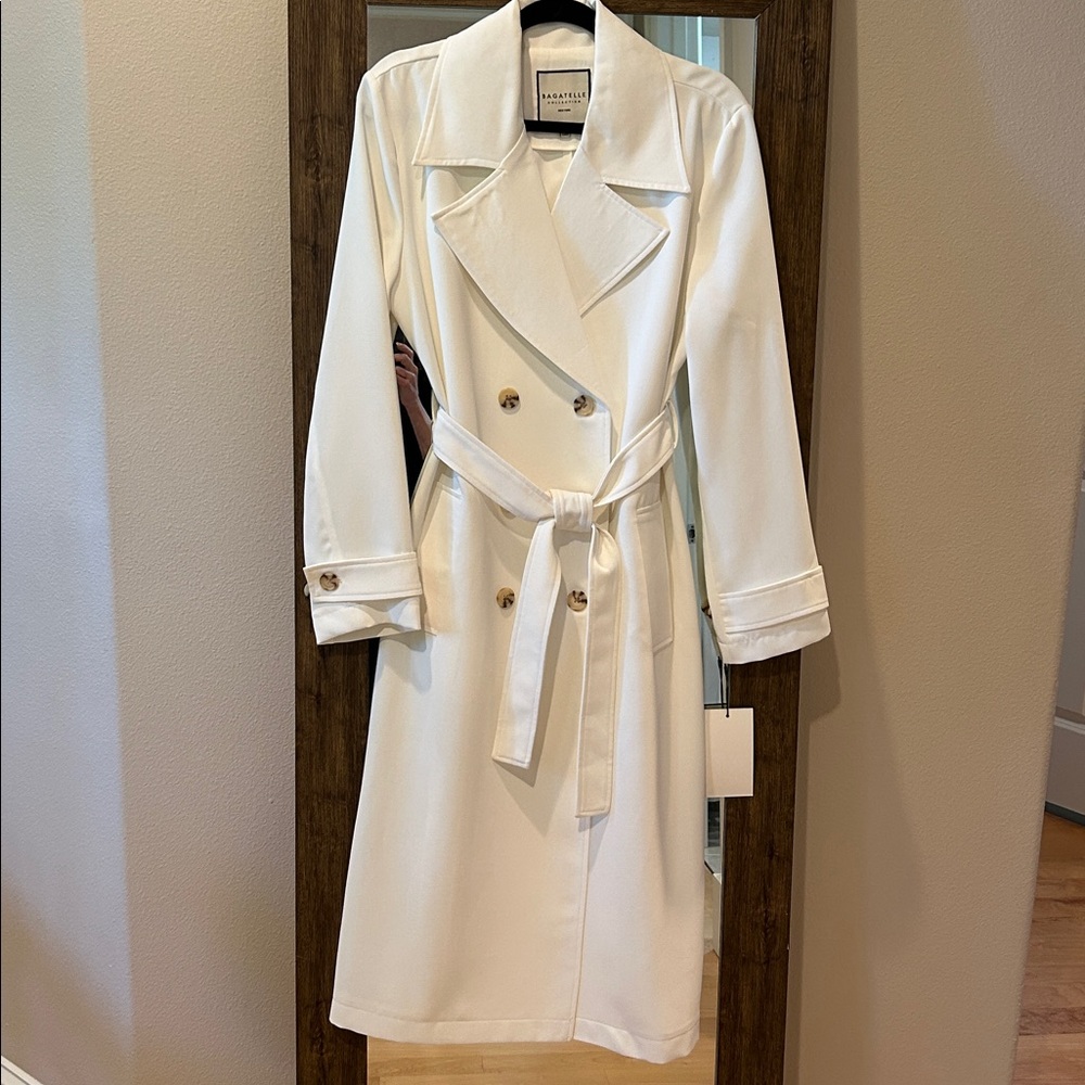 Bagatelle almost white unlined light weight coat! Brand new with tags💕